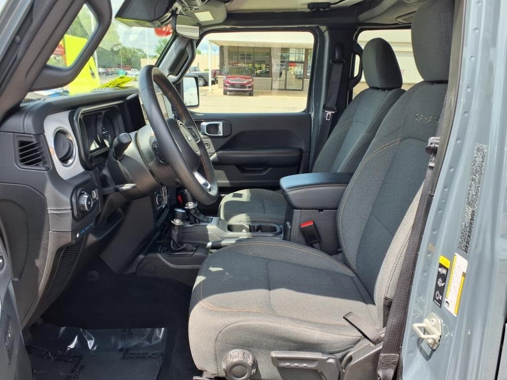 2024 Jeep Wrangler 4xe Sahara photo 4