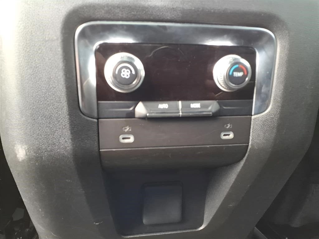 2024 GMC Yukon SLT - Photo 8
