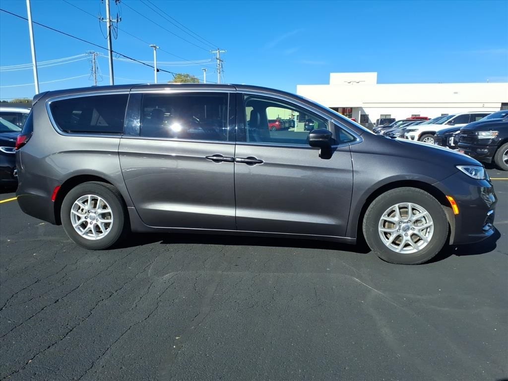 Used 2023 Chrysler Pacifica Touring L Van Passenger Van