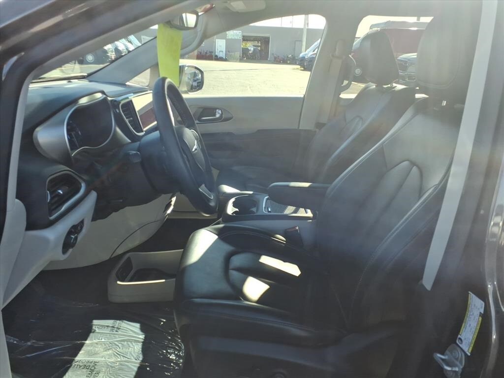 Used 2023 Chrysler Pacifica Touring L Van Passenger Van