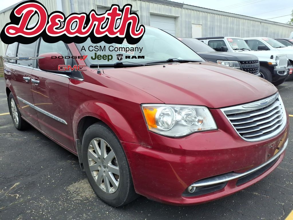 2016 Chrysler Town & Country Touring's photo