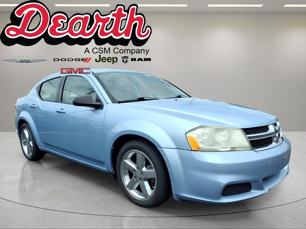 2013 Dodge Avenger SE's photo