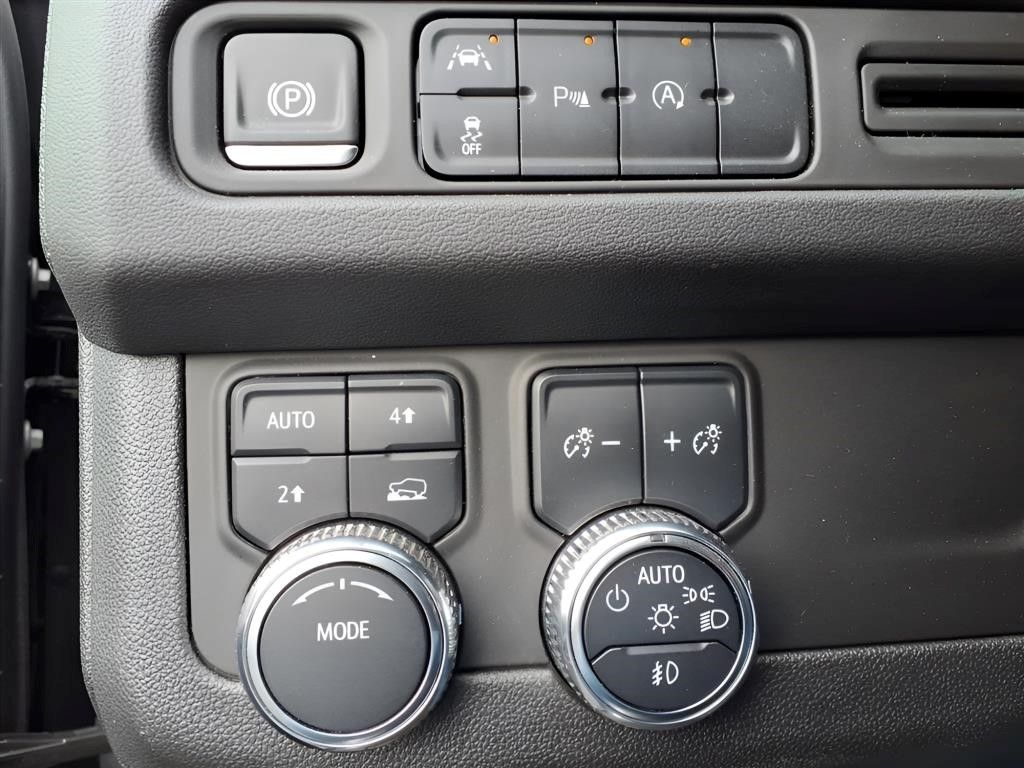 2024 GMC Yukon SLT - Photo 18