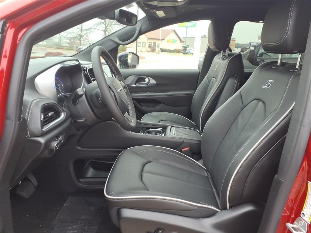 New 2026 Chrysler Pacifica LIMITED Passenger Van