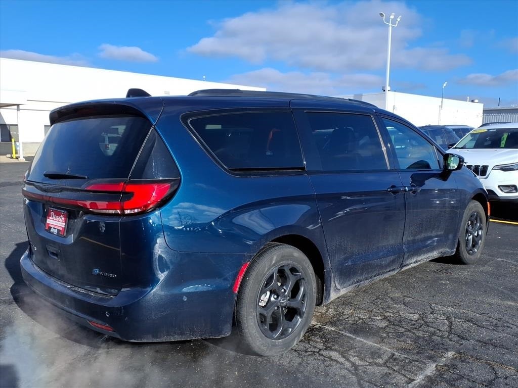 Used 2024 Chrysler Pacifica Plug-In Hybrid Select Van Passenger Van