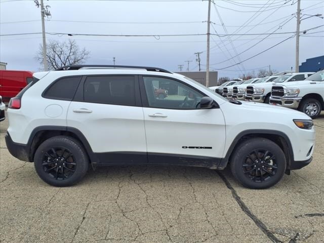 2023 Jeep Cherokee Altitude Lux photo 2