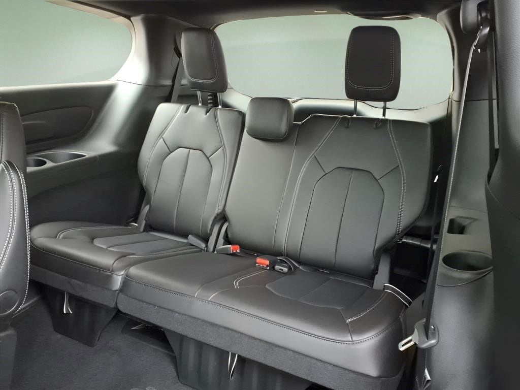 2026 Chrysler Pacifica Select - Photo 8