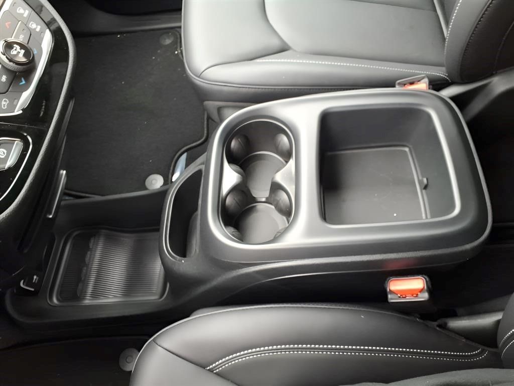 2026 Chrysler Pacifica Select - Photo 14