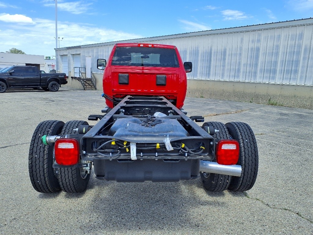 2024 Ram 5500 Tradesman photo 3