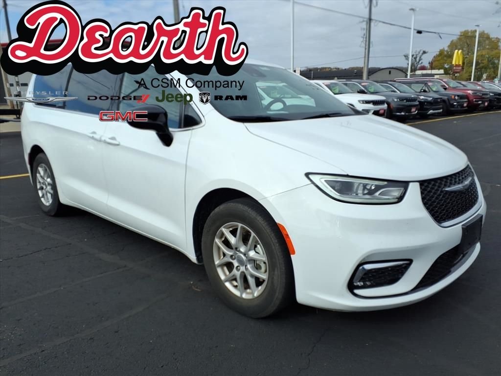 2025 Chrysler Pacifica Select