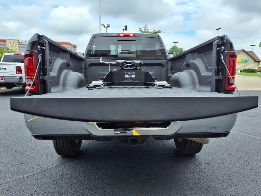 2025 Ram 3500 Big Horn photo 4