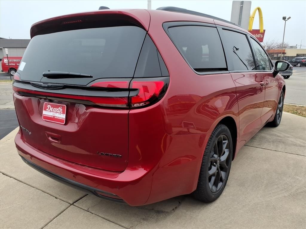 New 2026 Chrysler Pacifica LIMITED Passenger Van