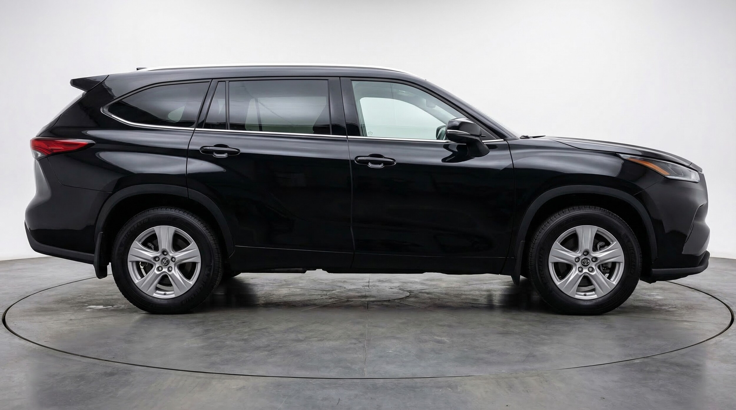 Thumbnail: 2025 Toyota Highlander - 8