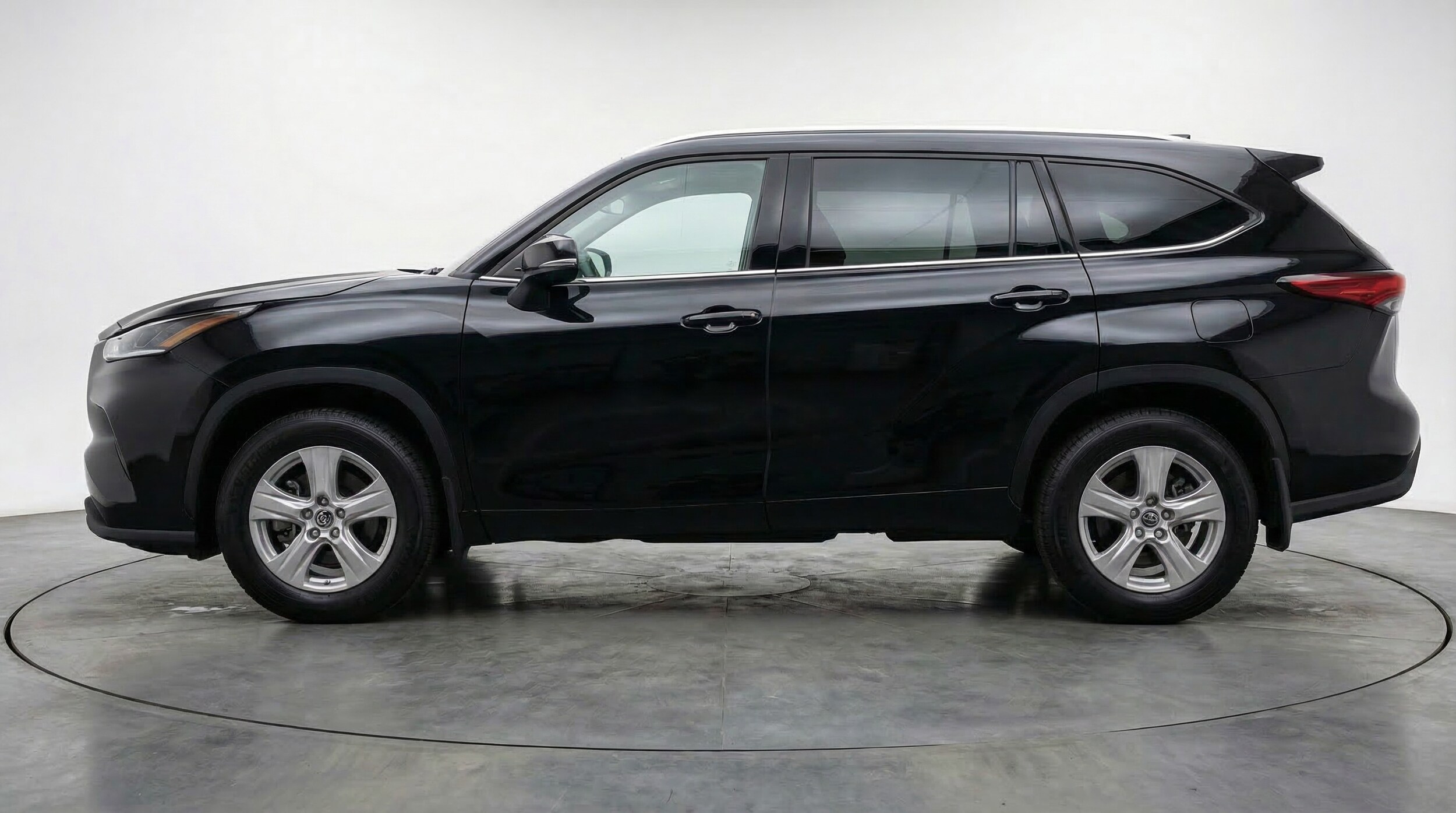 Thumbnail: 2025 Toyota Highlander - 4
