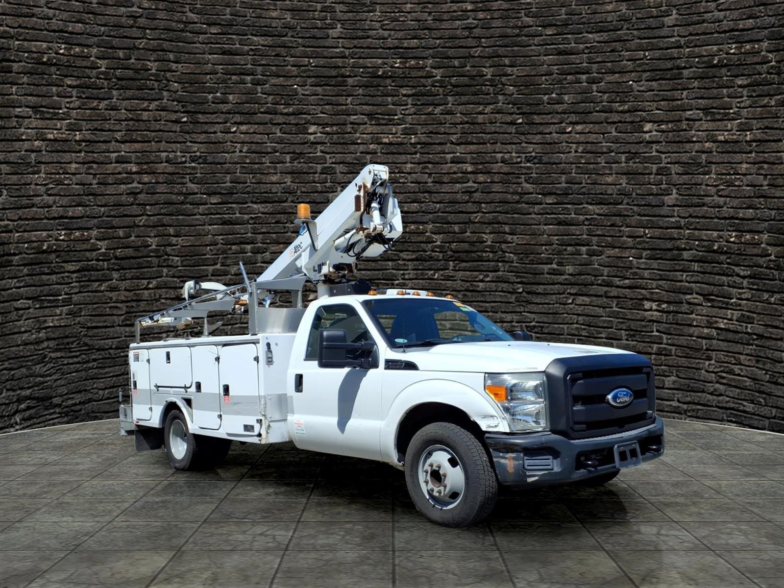 2012 Ford F-350 Super Duty Chassis Cab XL
