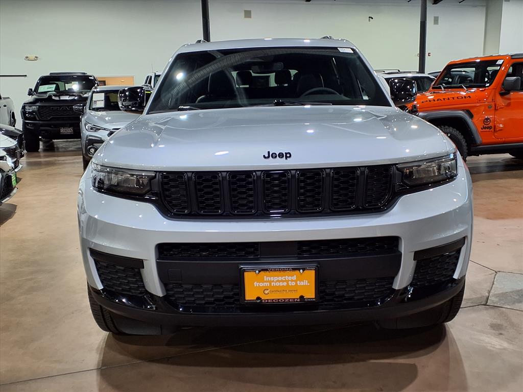 2023 Jeep Grand Cherokee Altitude photo 2