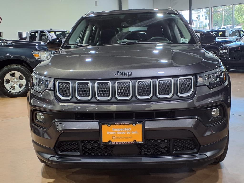 2022 Jeep Compass Latitude photo 2