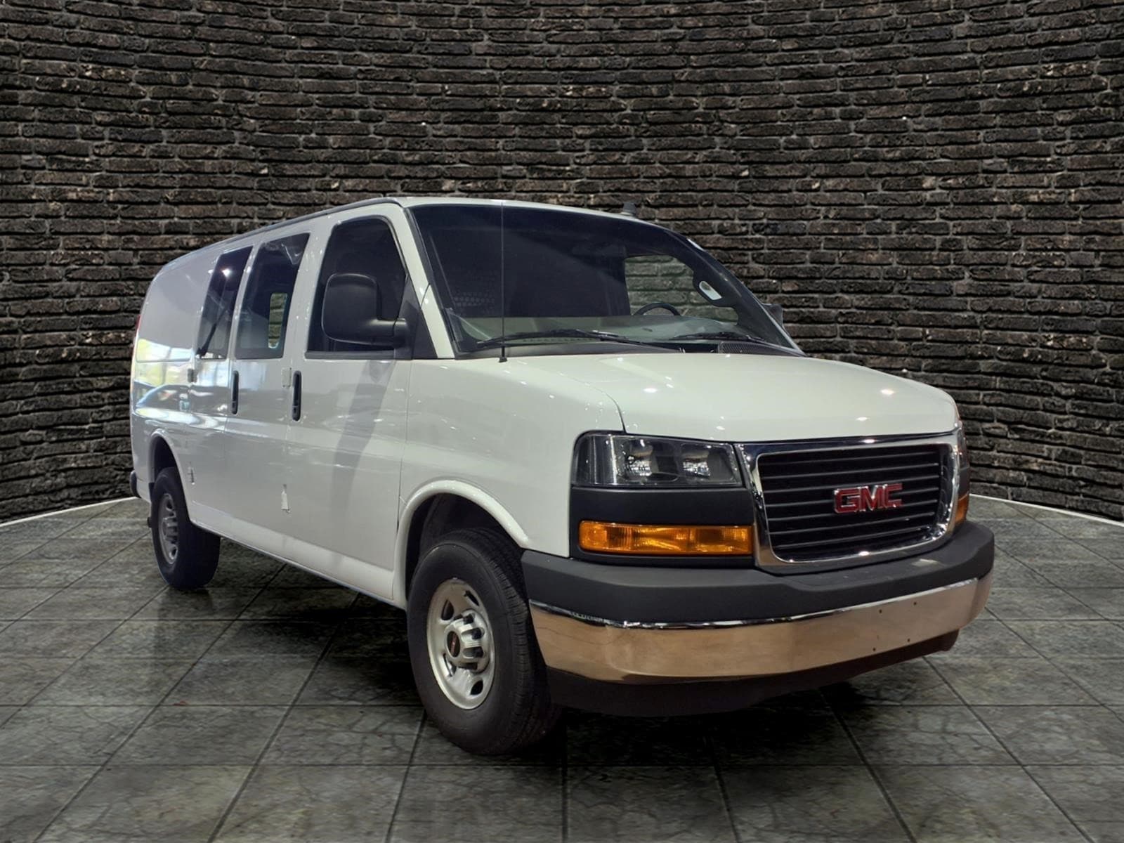 2024 GMC Savana 2500's photo