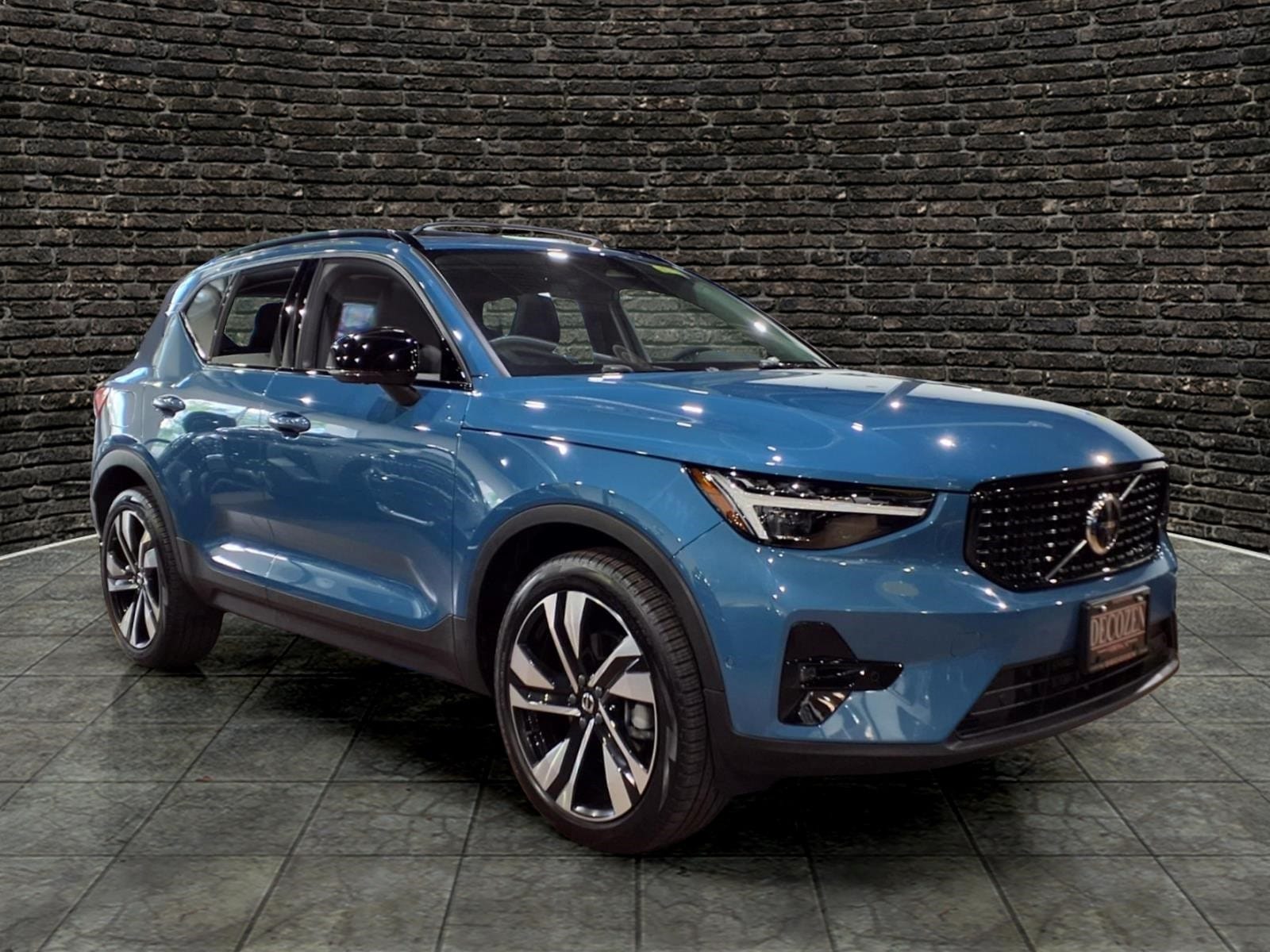 2024 Volvo XC40 B5 Ultimate Dark AWD's photo