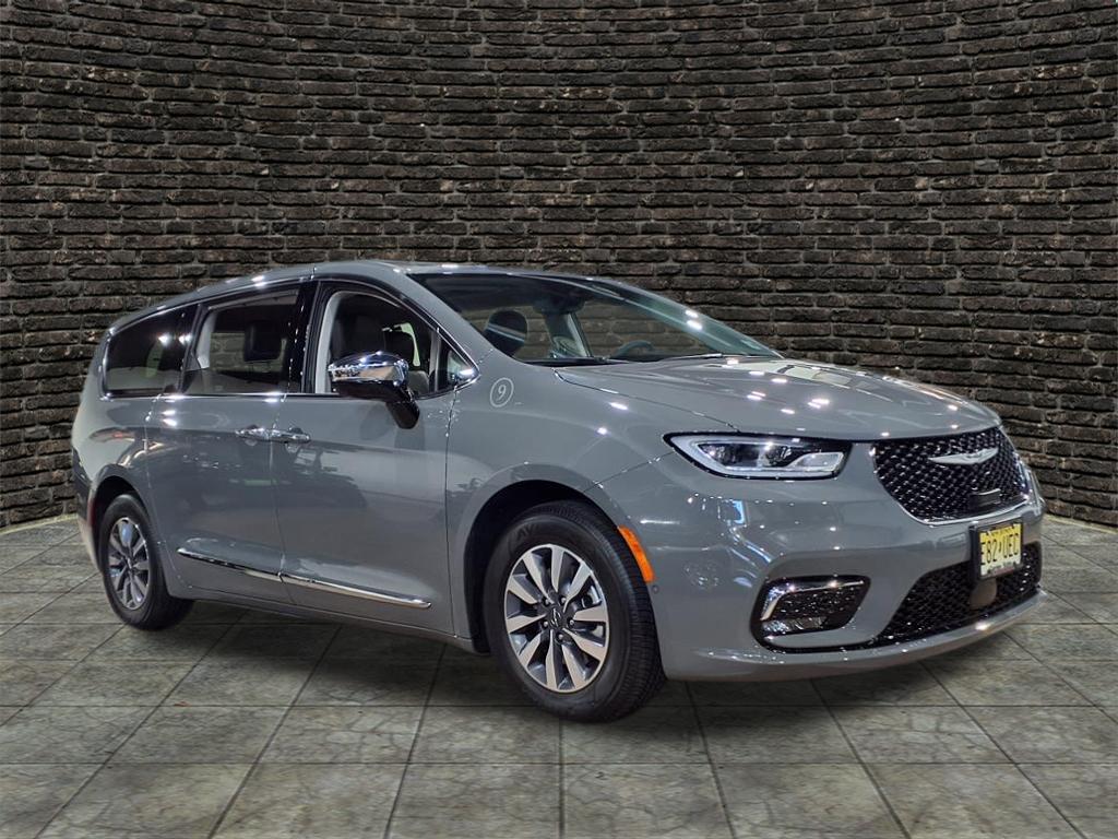 2023 Chrysler Pacifica Plug-In Hybrid Limited