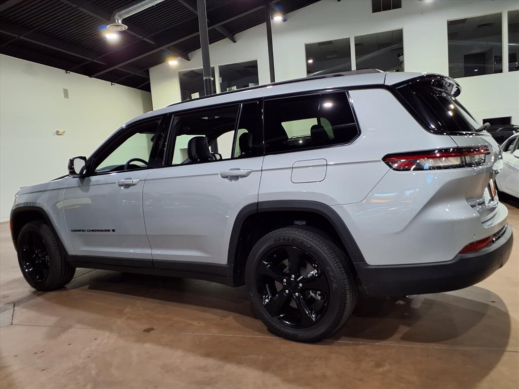 2023 Jeep Grand Cherokee Altitude photo 4