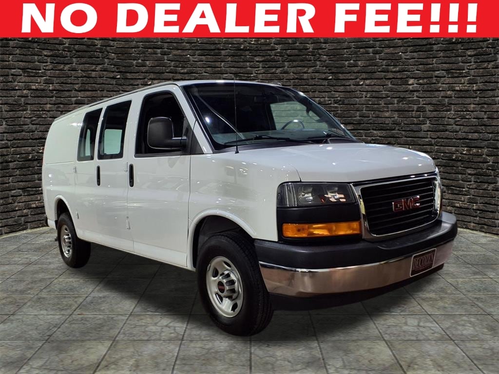2023 GMC Savana Cargo Work Van's photo