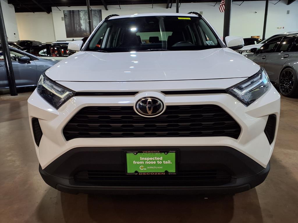 2022 Toyota RAV4 XLE photo 2