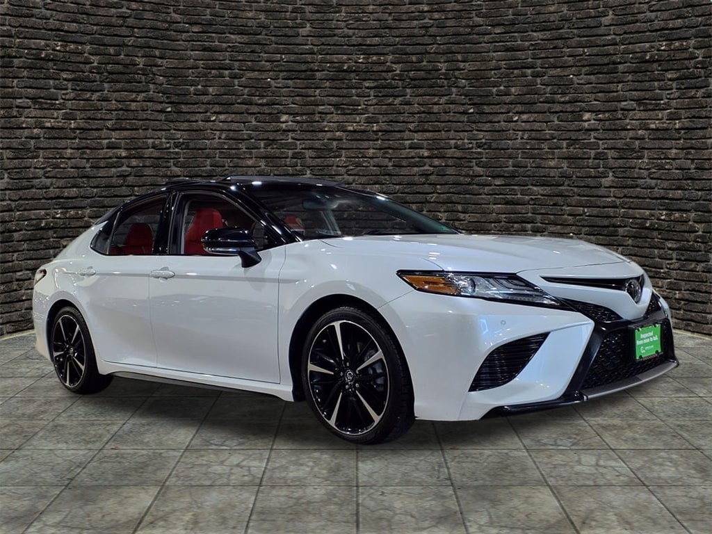 2018 Toyota Camry XSE's photo