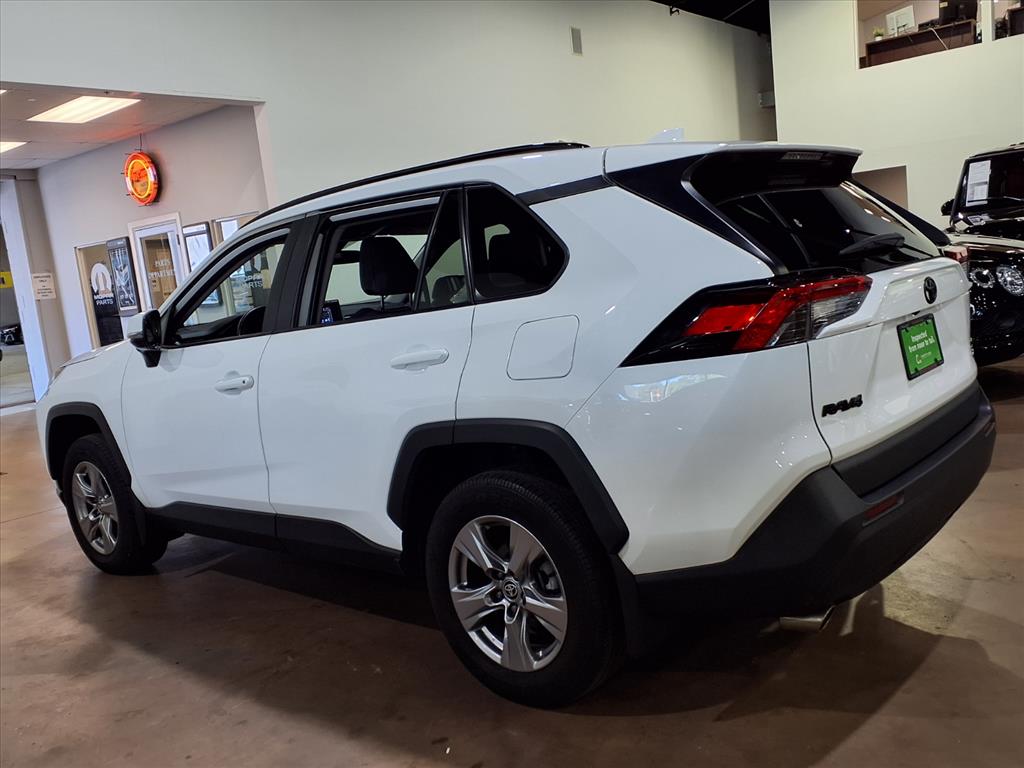 2022 Toyota RAV4 XLE photo 4