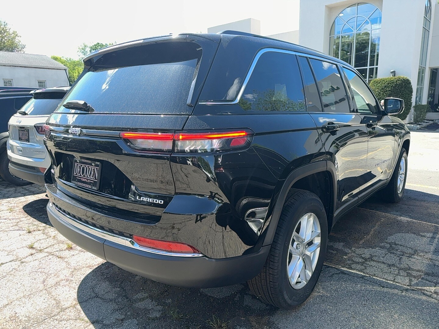 2025 Jeep Grand Cherokee Laredo X photo 3