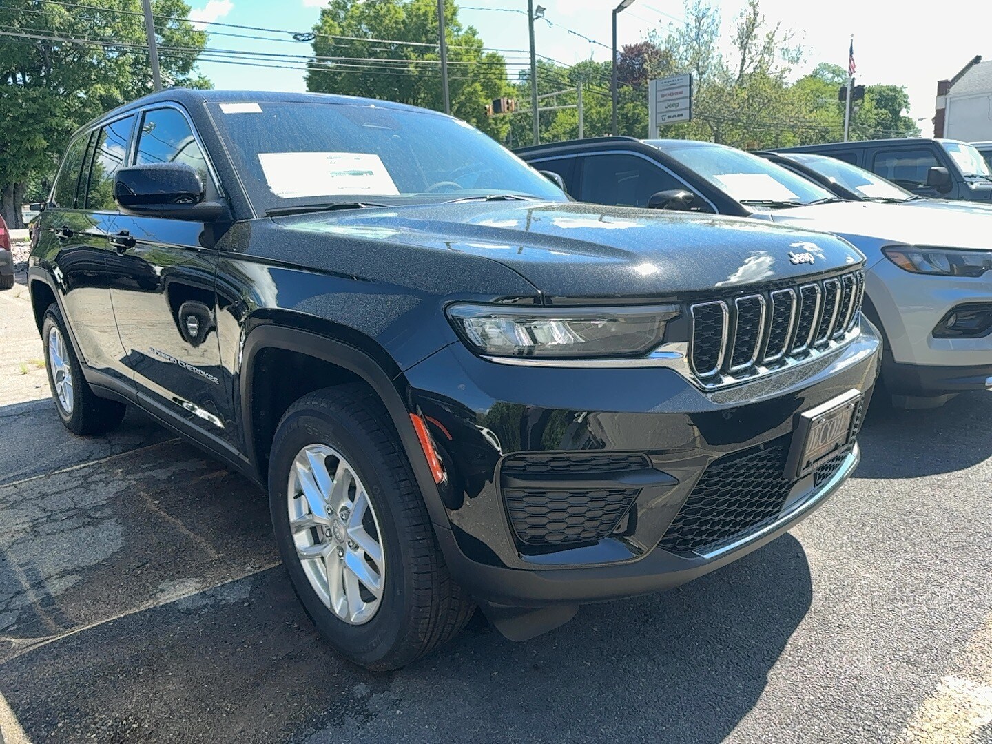 2025 Jeep Grand Cherokee Laredo X photo 2