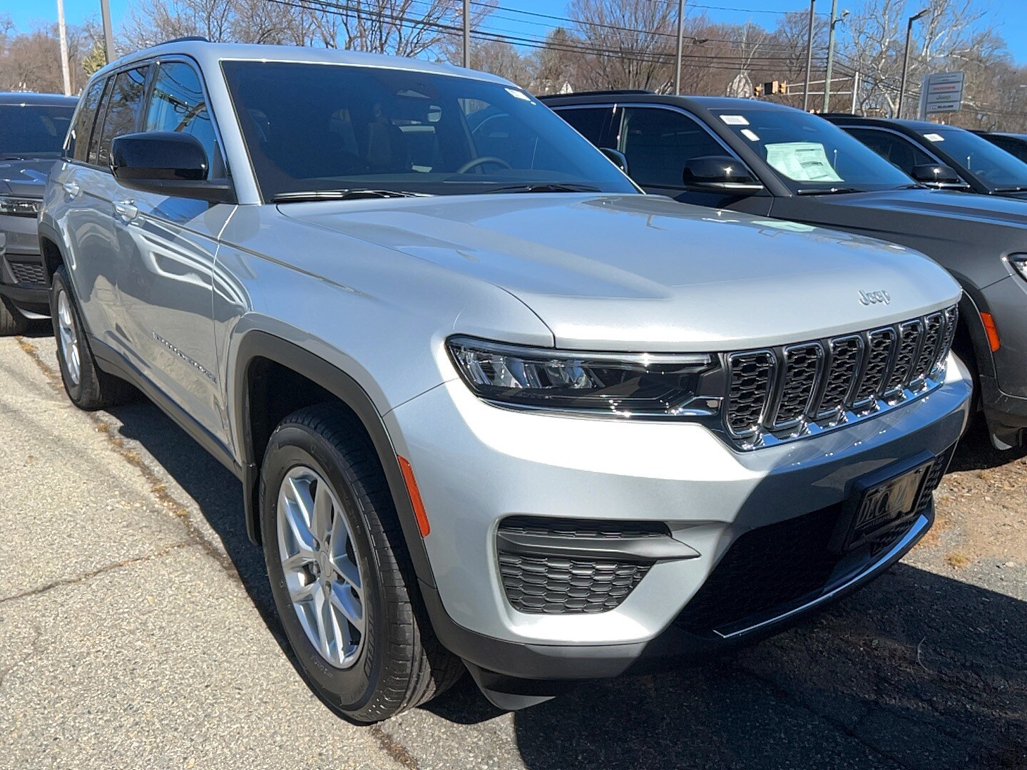 2025 Jeep Grand Cherokee Laredo X photo 2