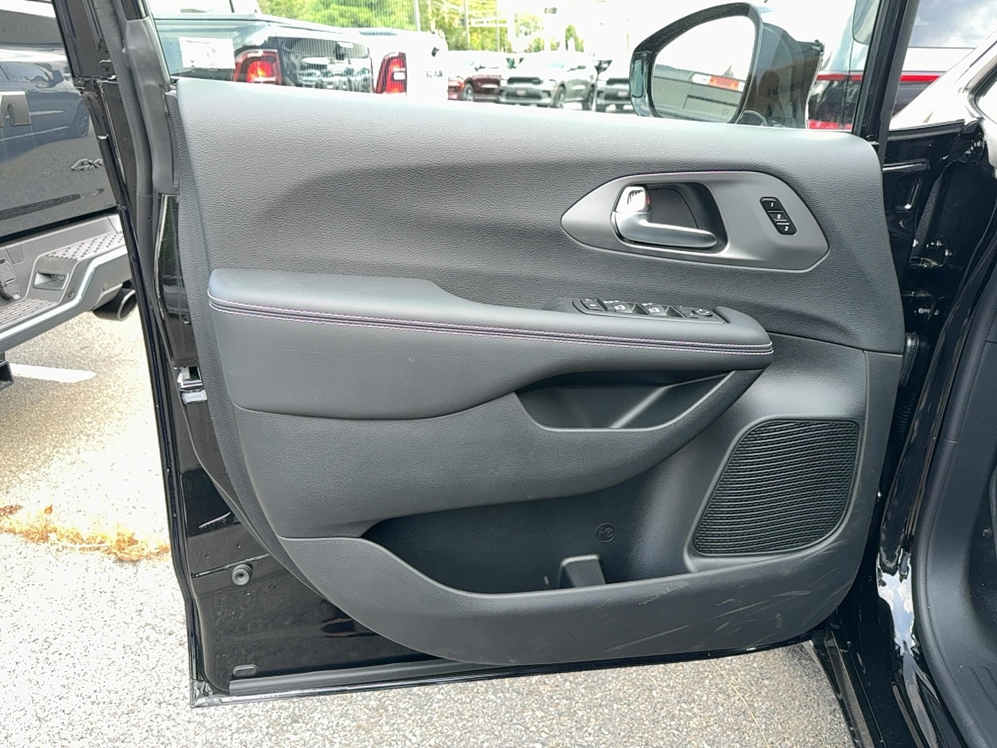 2026 Chrysler Pacifica Select - Photo 6