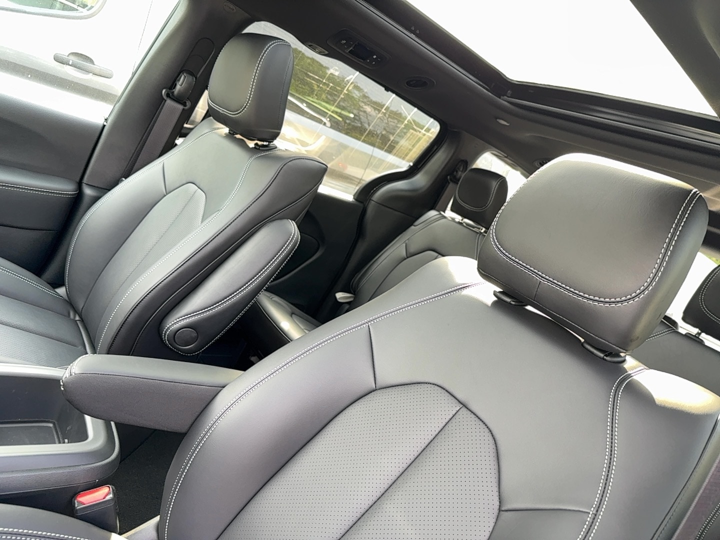 2026 Chrysler Pacifica Select - Photo 7