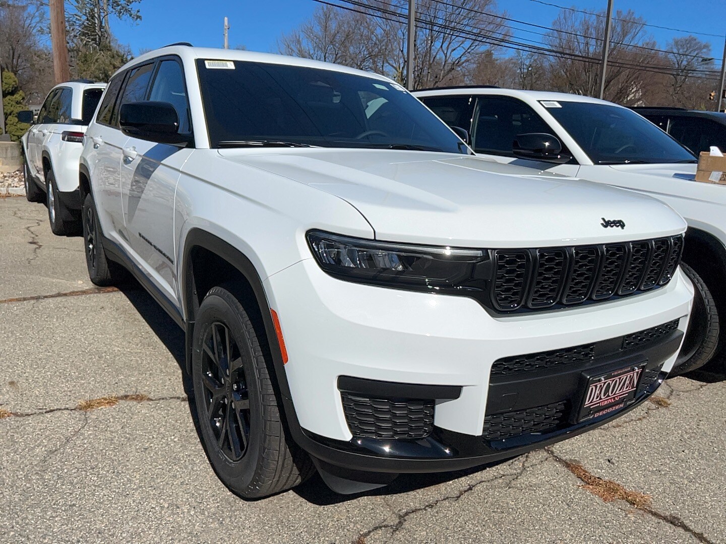 2025 Jeep Grand Cherokee Altitude photo 2