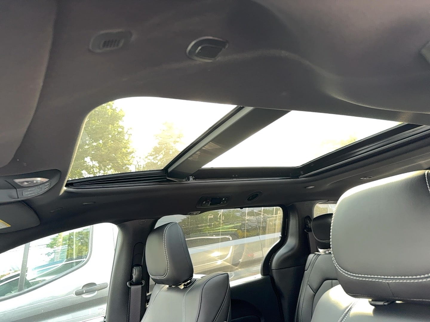 2026 Chrysler Pacifica Select - Photo 8