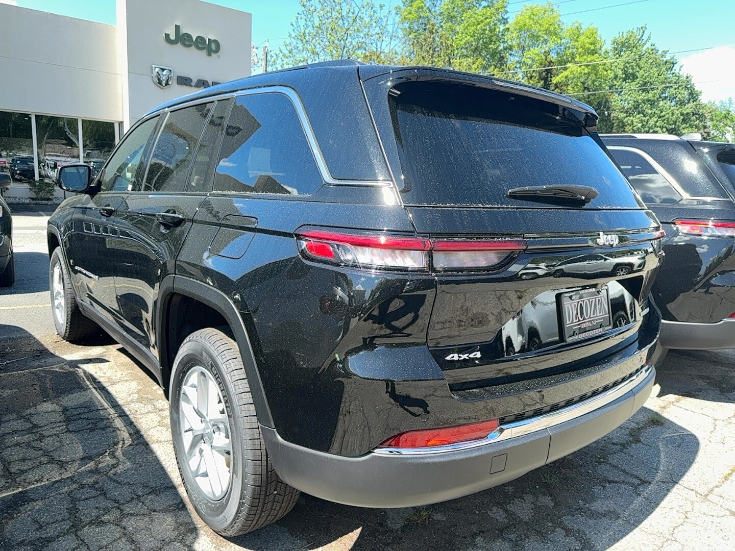 2025 Jeep Grand Cherokee Laredo X photo 4