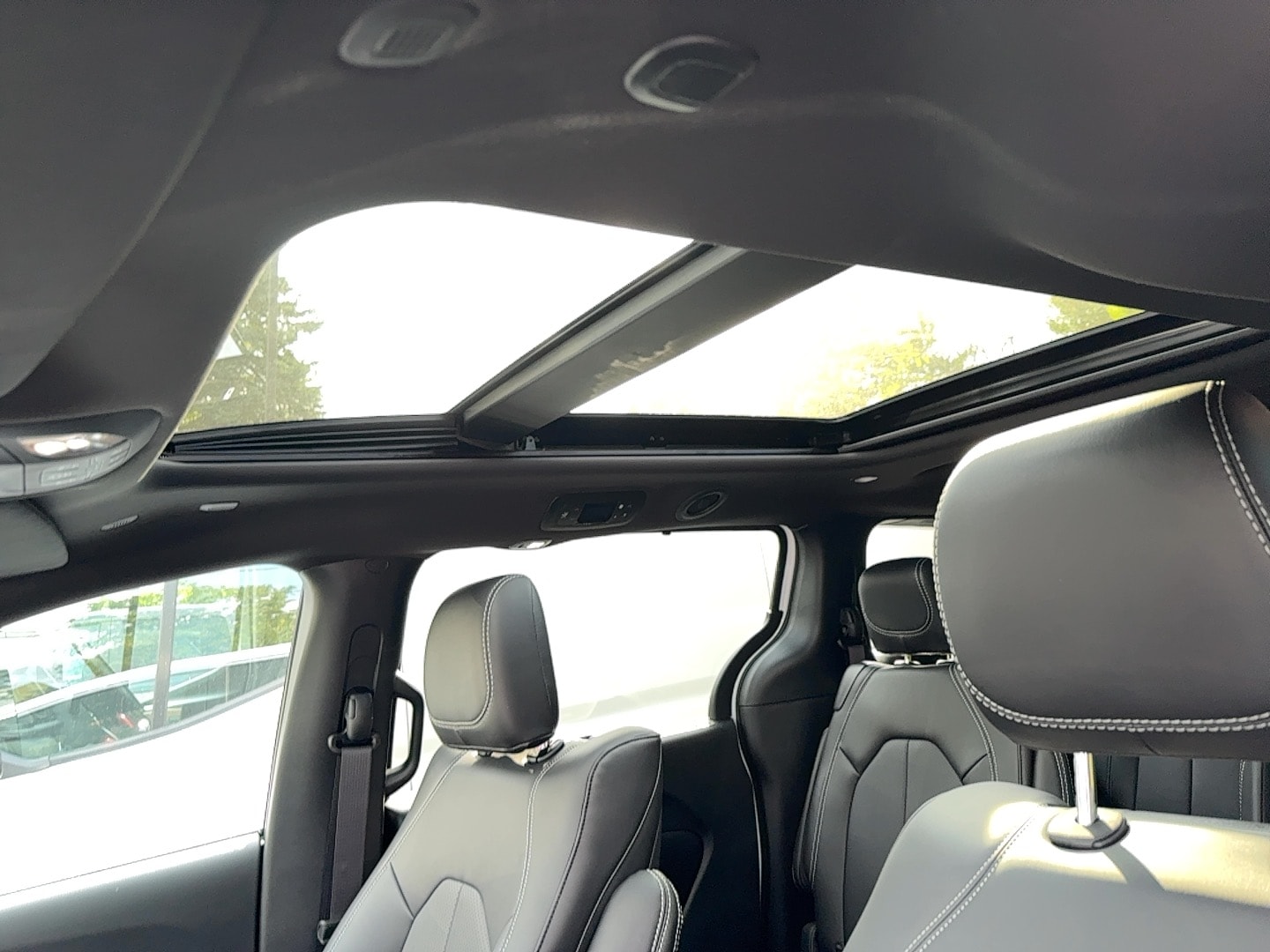 2026 Chrysler Pacifica Select - Photo 8