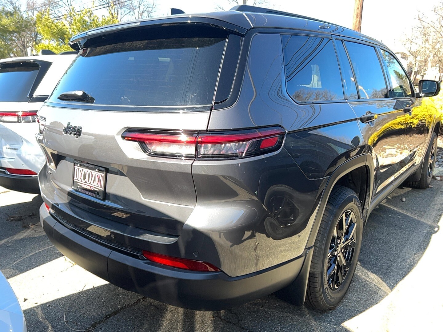 2025 Jeep Grand Cherokee Altitude photo 3
