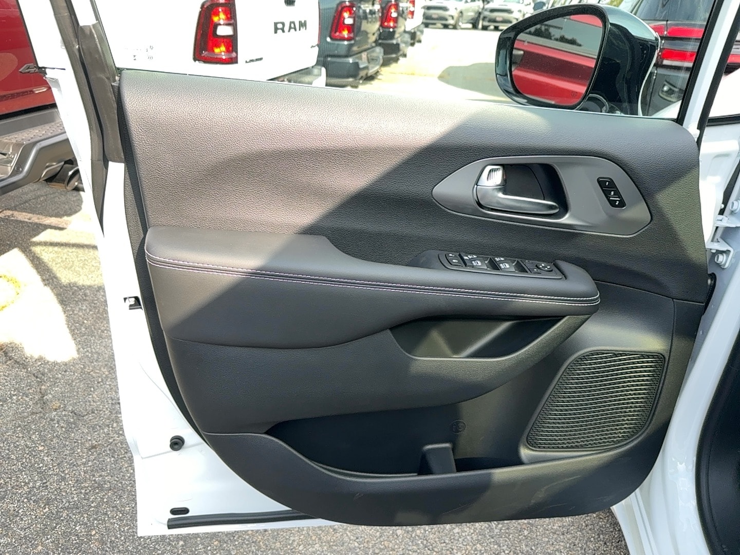 2026 Chrysler Pacifica Select - Photo 6