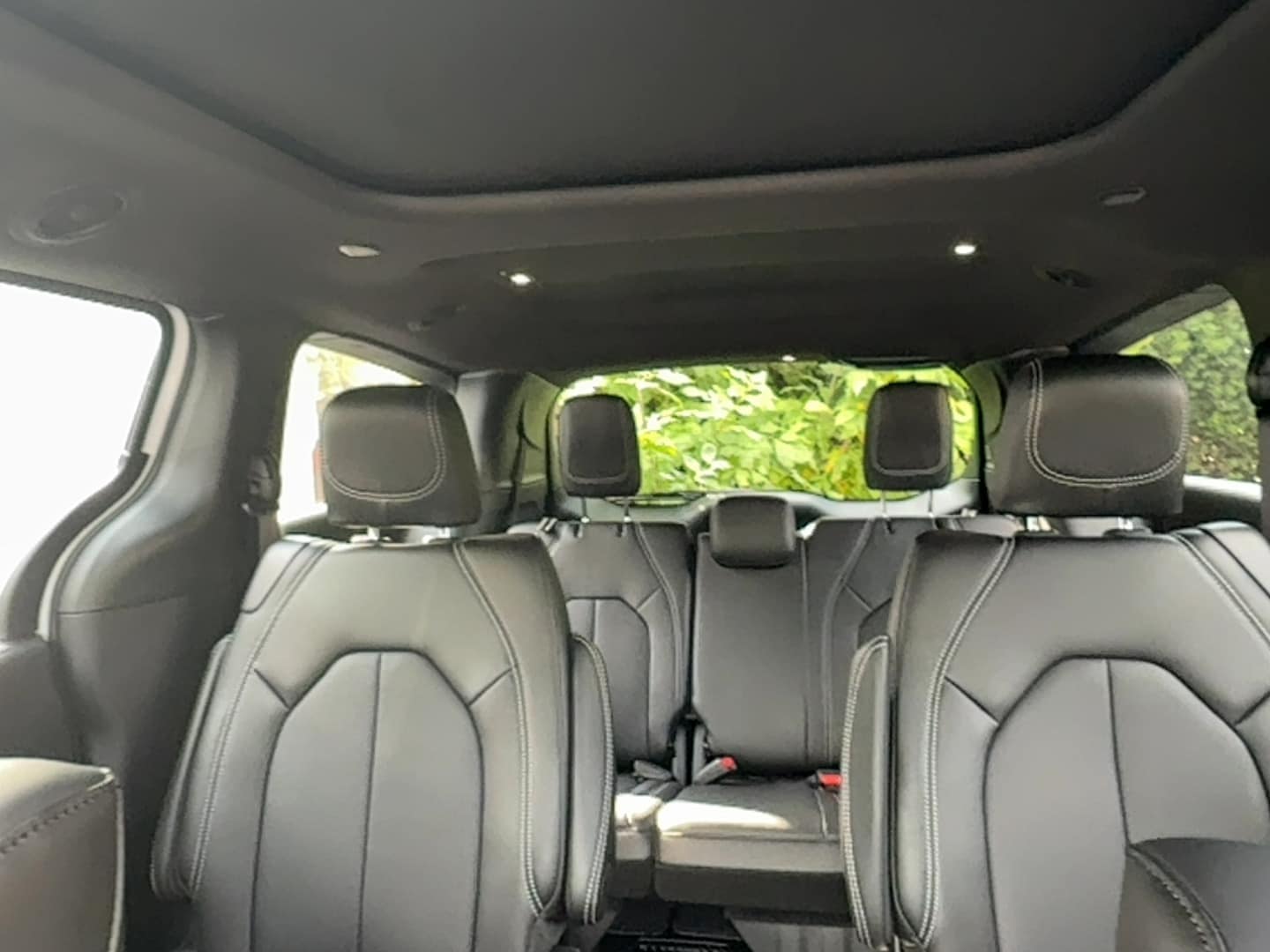 2026 Chrysler Pacifica Select - Photo 9