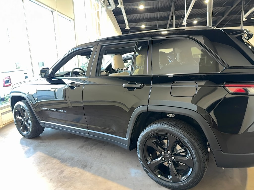 New 2025 Jeep Grand Cherokee LIMITED 4X4 Sport Utility