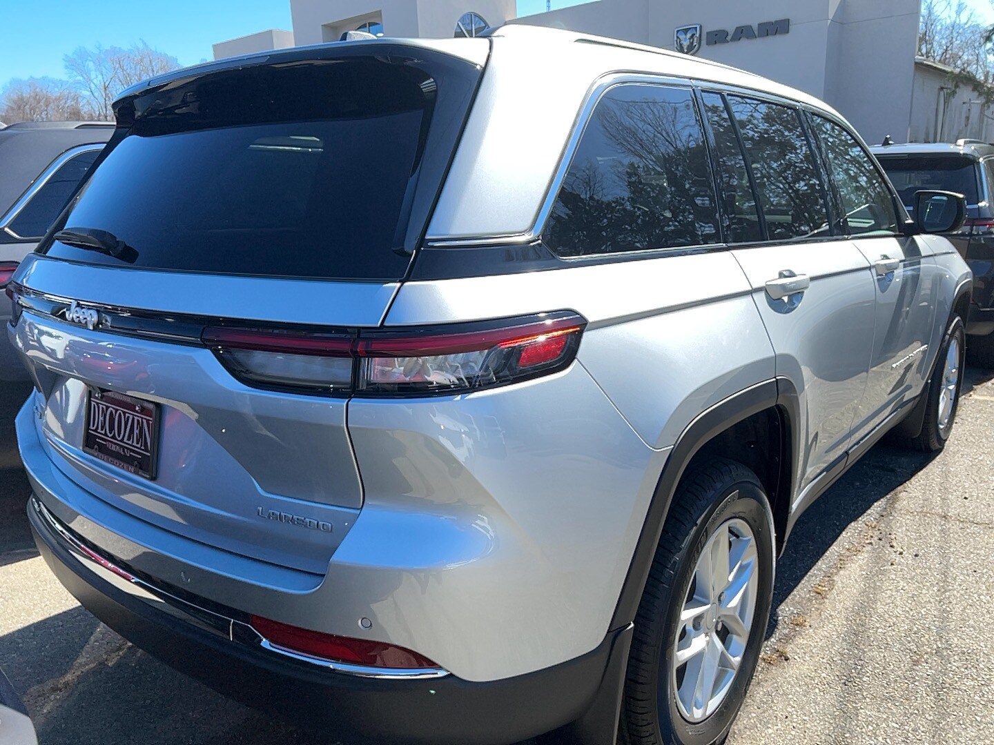 2025 Jeep Grand Cherokee Laredo X photo 3
