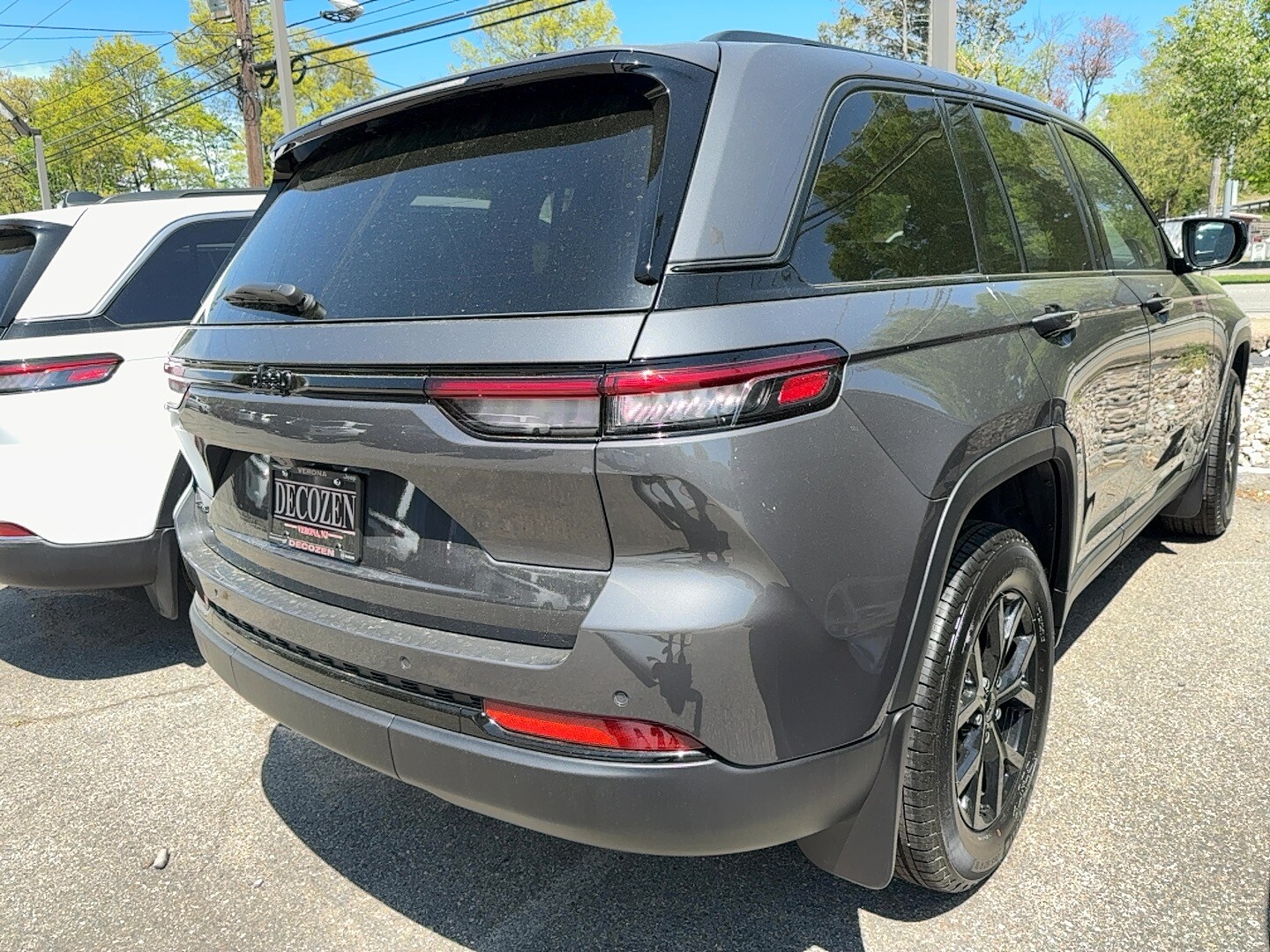 2025 Jeep Grand Cherokee Altitude photo 3