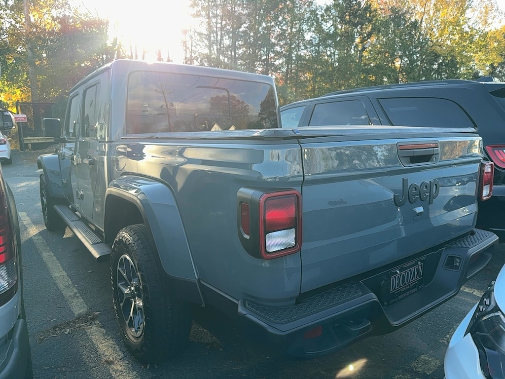 New 2026 Jeep Gladiator SPORT S 4X4 Pickup