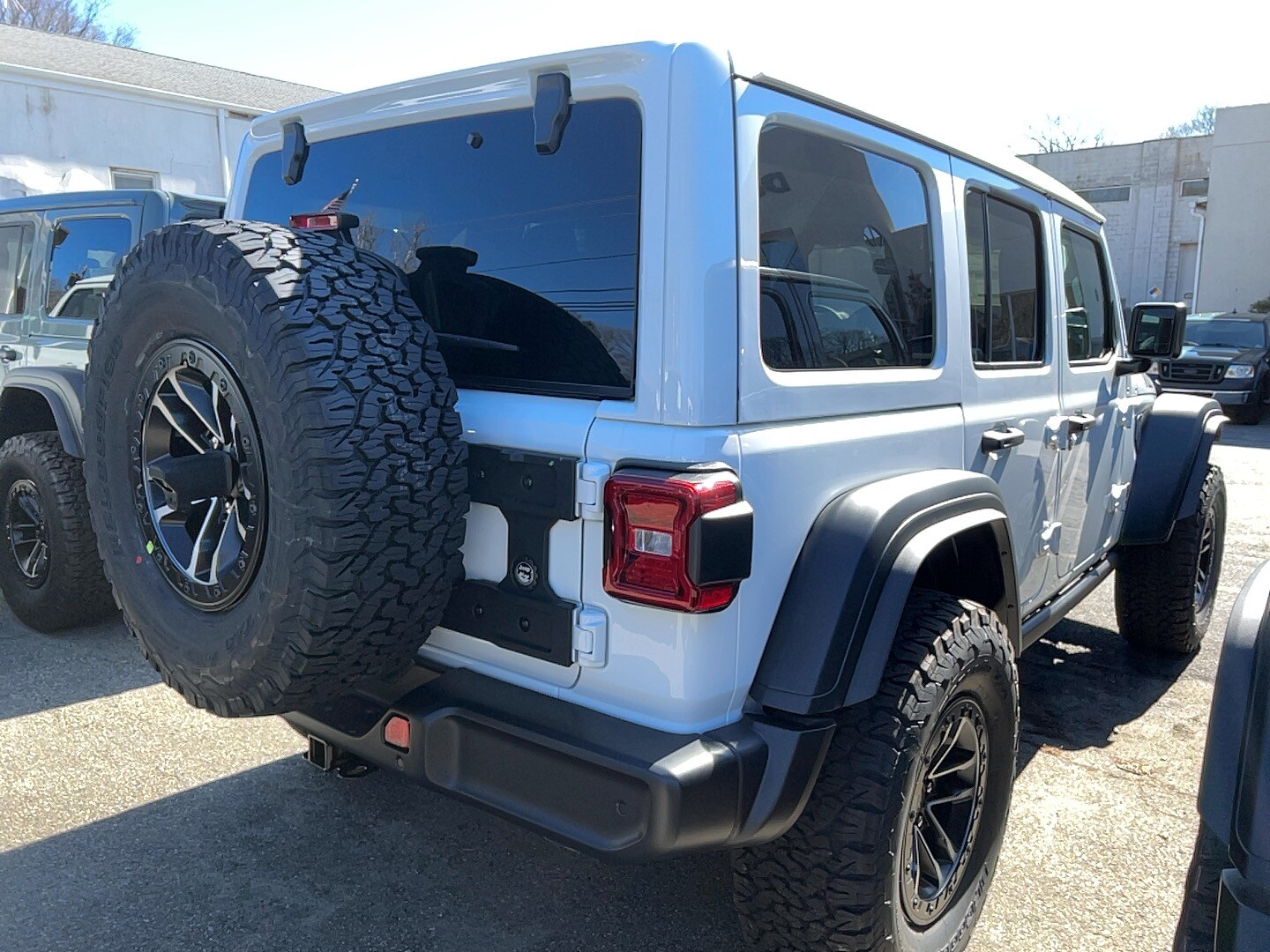 2025 Jeep Wrangler Willys photo 3