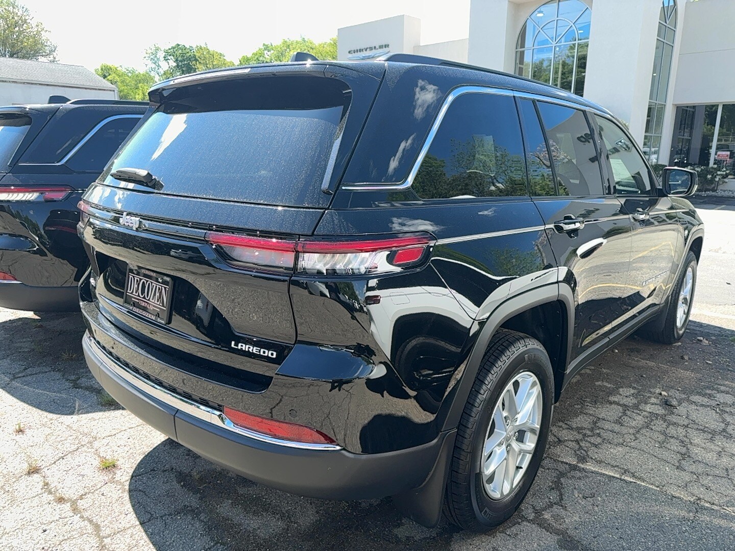 2025 Jeep Grand Cherokee Laredo X photo 3