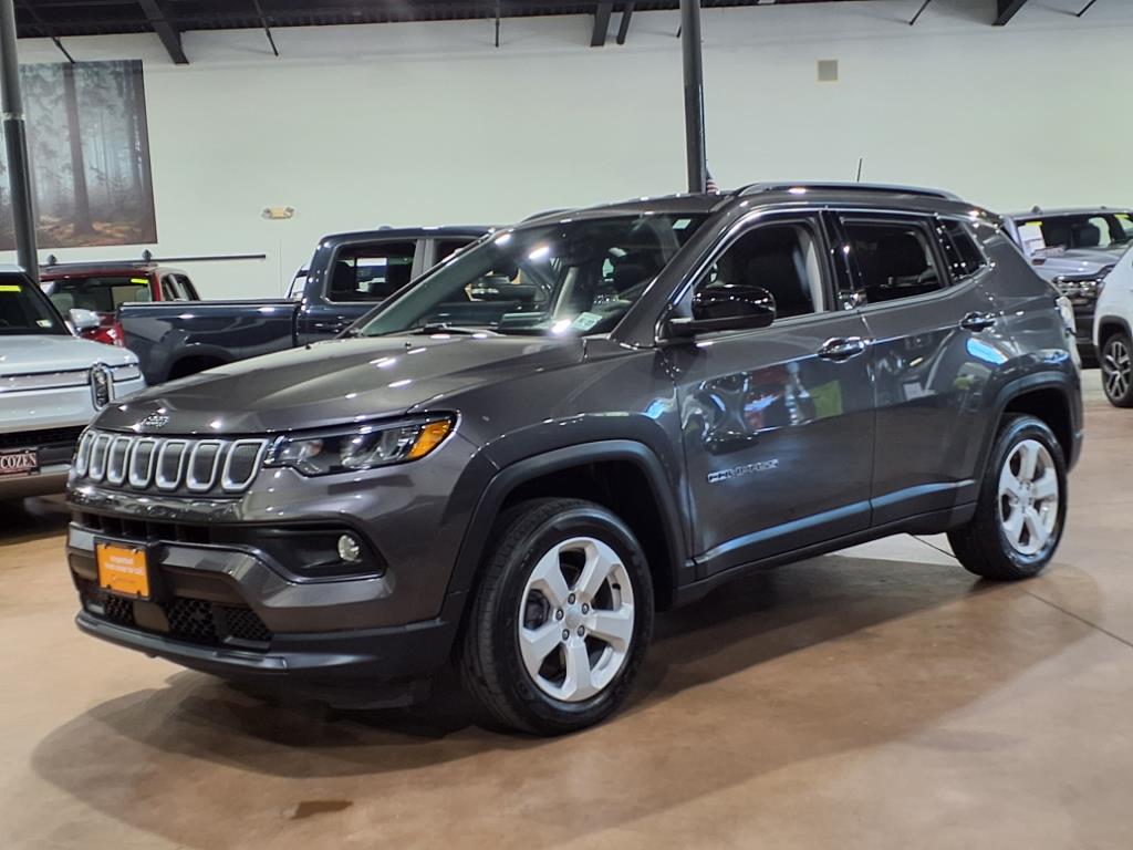 2022 Jeep Compass Latitude photo 3