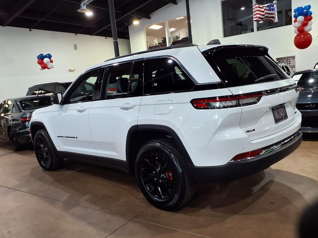Used 2023 Jeep Grand Cherokee Limited 4x4 Limited SUV