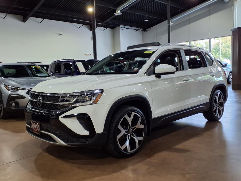 2022 Volkswagen Taos SEL photo 3
